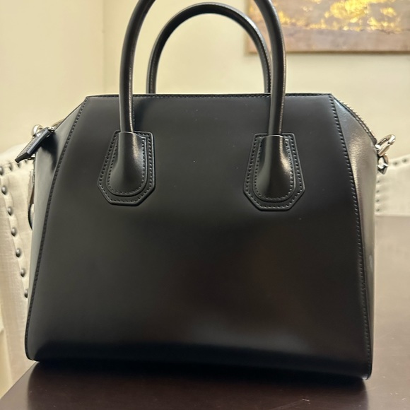 Authentic Small Antigona bag in Box leather - Picture 5 of 5